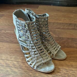 Dolce Vita Women’s Taupe Suede Cage Heeled Sandals